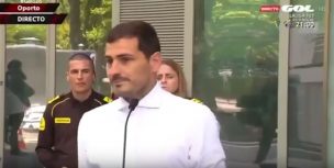 Iker Casillas se emociona hasta las lágrimas en su salida del hospital tras sufrir un infarto