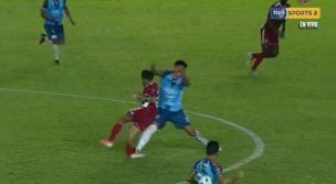 [VIDEO] Jugador de Huachipato sufrió escalofriante lesión en el fútbol de Bolivia