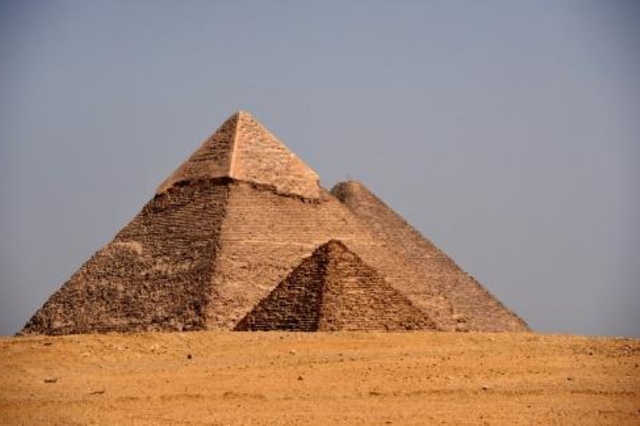 Al menos 17 heridos en atentado contra turistas en El Cairo cerca de pirámides