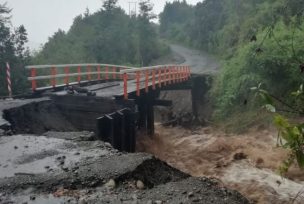 Alerta Roja en Puerto Montt por lluvias: Viviendas afectadas, caminos cortados y víctimas fatales