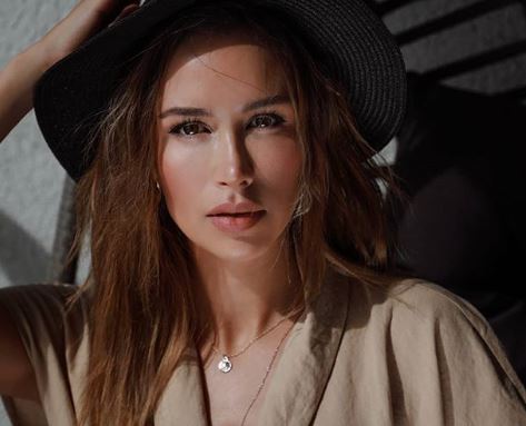 Así fue el chic matrimonio de la ex “Maldita Moda” Nicole Putz: ¡Con un velo de cuatro metros!