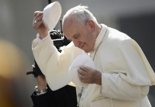 Papa Francisco pide lealtad y austeridad a nuncios y diplomáticos del Vaticano