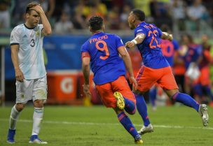 Argentina sucumbió ante una inspirada Colombia en el inicio del Grupo B