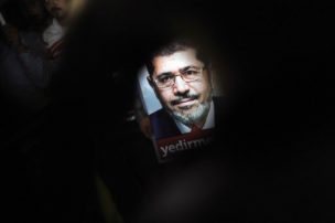 Muere expresidente de Egipto Mohamed Mursi luego de declarar ante un juez