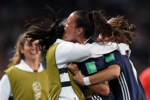 Escocia empata con Argentina y le abre la esperanza a la Roja en el Mundial de Francia