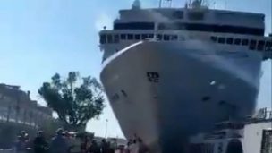 VIDEO | Crucero pierde el control y choca contra muelle en Venecia