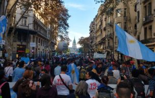 Marchan en Argentina en apoyo a médico condenado por impedir aborto