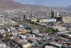 Incendio en azufrera genera densa nube en Alto Hospicio e Iquique