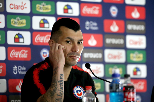 “Váyanse a tomar, tenemos que descansar”: El divertido pedido de Medel a hinchas
