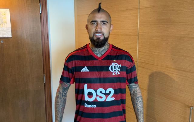 Flamengo le regala camiseta a Vidal y prende las especulaciones: “Nos vemos pronto en Río si Dios quiere”