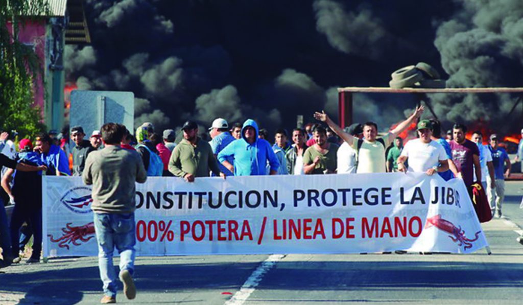 Pescadores artesanales amenazan con protestas antes retraso de ley de la jibia