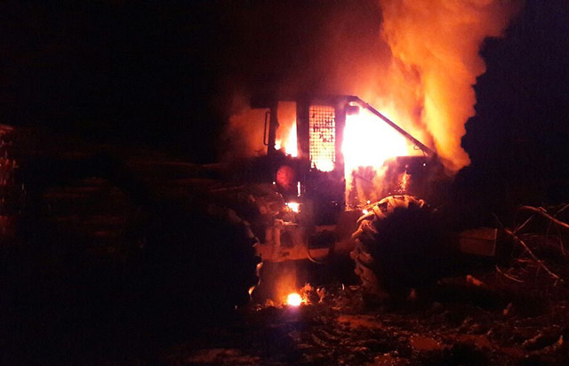 Nuevo ataque incendiario en La Araucanía: Queman tres maquinas en Collipulli