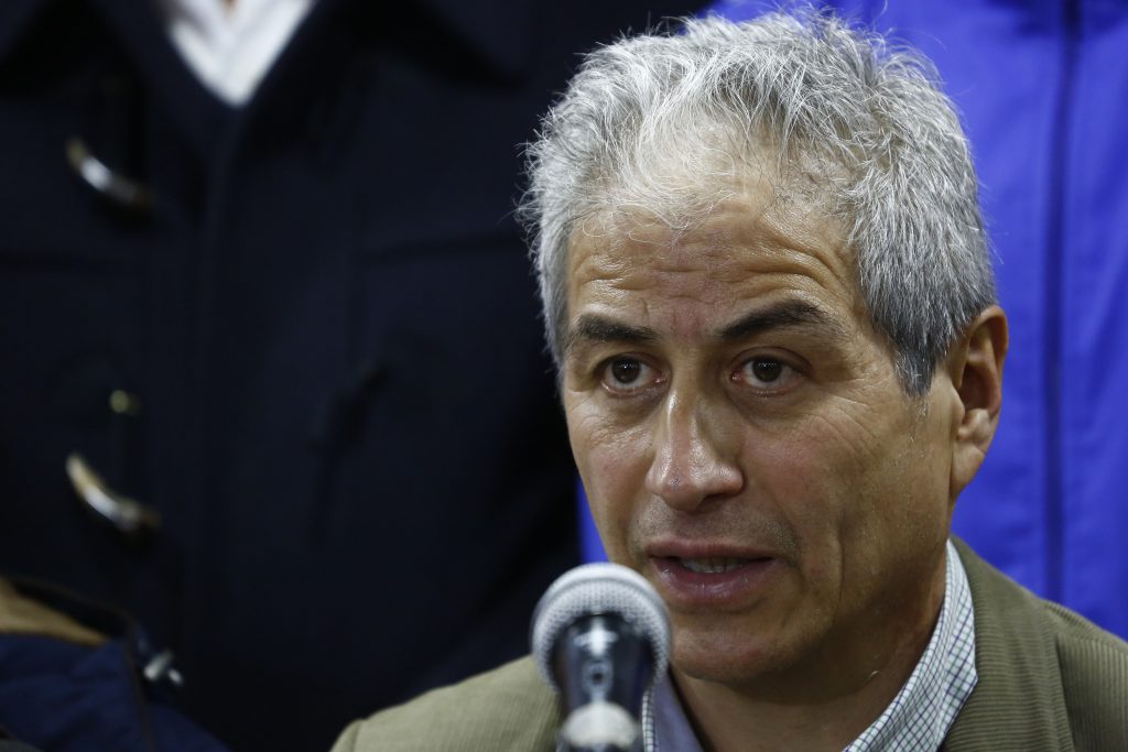 Presidente del Colegio de Profesores critica “autoritarismo” de ministra Cubillos