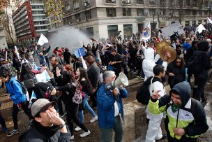 Carabineros: 29 detenidos en la marcha docente y 8 funcionarios lesionados