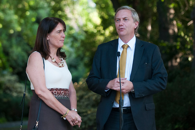 Esposa de José Antonio Kast expuso en congreso “provida” en Argentina