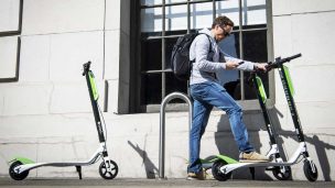 París prohíbe estacionar patinetas eléctricas en las veredas