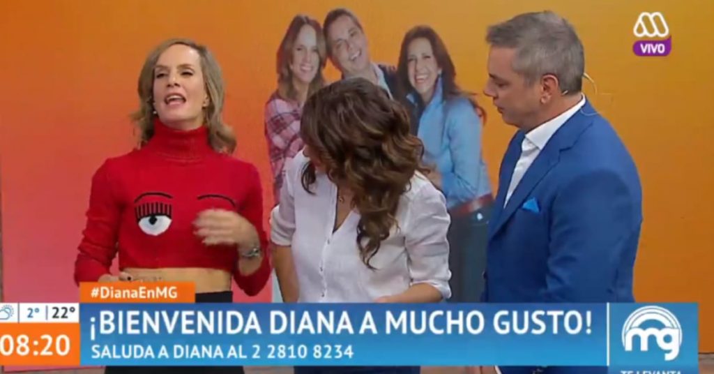 Diana Bolocco debutó en “Mucho Gusto” con singular suéter y este es su precio