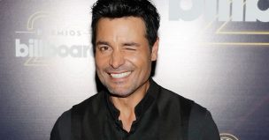 Chayanne comparte fotografía de su trabajado abdomen a días de cumplir 51 años