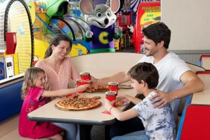 CONCURSO | Celebra el día del padre junto a tus hijos en Chuck E.Cheese’s