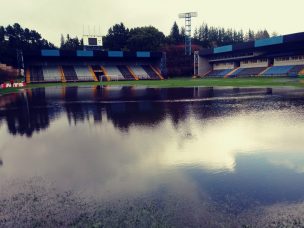 Fuerte granizada dejó en pésimas condiciones el estadio de Huachipato