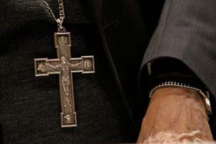 Suspenden a exrector del San Ignacio Alonso Ovalle por denuncia de abuso sexual