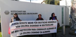 Colonia Dignidad: Protestan frente a embajada alemana por cierre de investigación