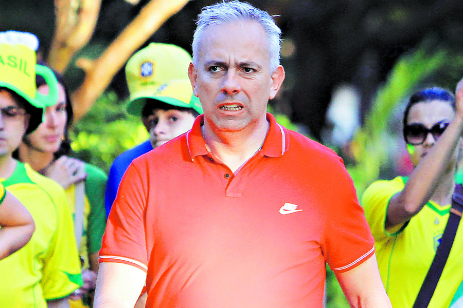 Felicevich responde: “Es una falacia que manejo el fútbol chileno”