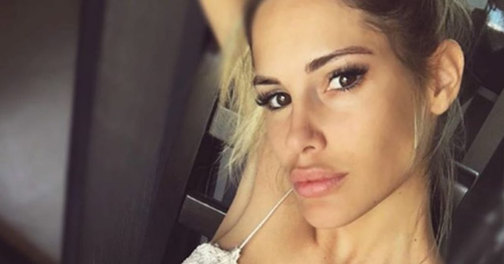 “Con esto te me caes”: Gala Caldirola recibe duras críticas por video “enseñándole a perrear” a su hija