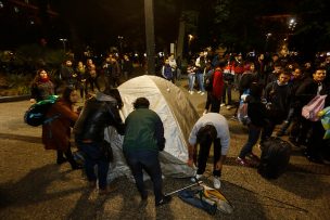 Estudiantes formaron campamento en plena Plaza de Armas