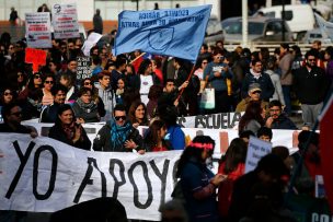 Viña del Mar: Profesores ingresaron a la fuerza a Seremía de Educación