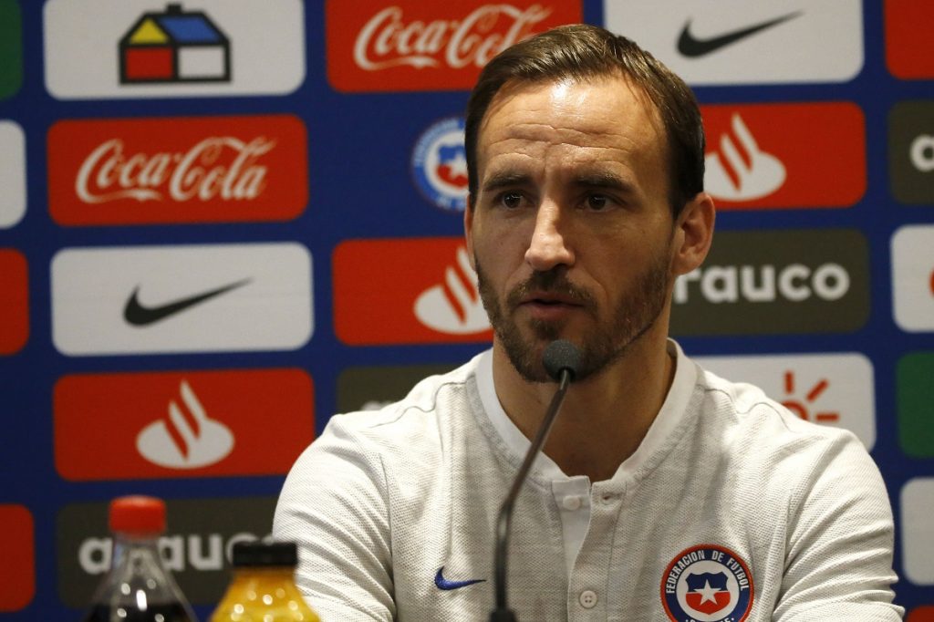 Fuenzalida quiere un duelo “redondo” ante Colombia y defendió a Gonzalo Jara