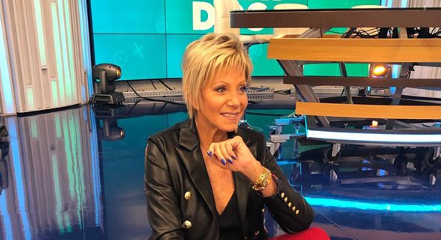 Cada día se supera más: Raquel Argandoña fue aplaudida por posar con elegante “look”