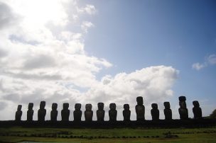 Delegación británica llegó este martes a Rapa Nui