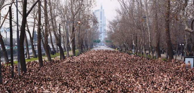 Hoy se cumplen 17 años desde que Spencer Tunick desnudó a