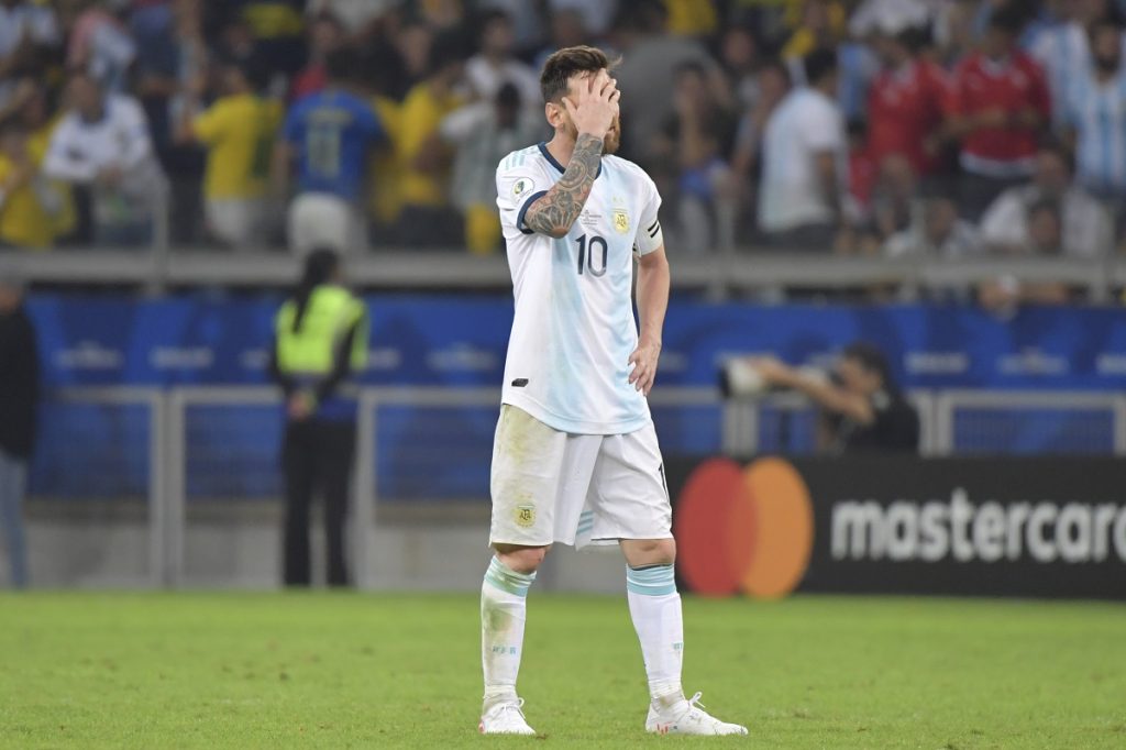 Lionel Messi dispara contra el arbitraje: “Se cansaron de cobrar boludeces y no fueron al VAR”