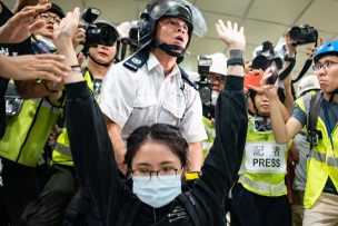 Crece tensión en Hong Kong con nuevos choques entre policías y manifestantes