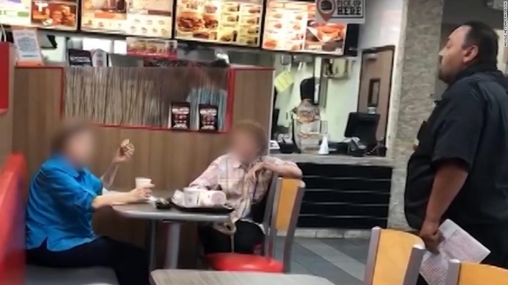 “¡Vuelve a México!”: Clientas increpan a gerente de un Burger King por hablar español en EE.UU