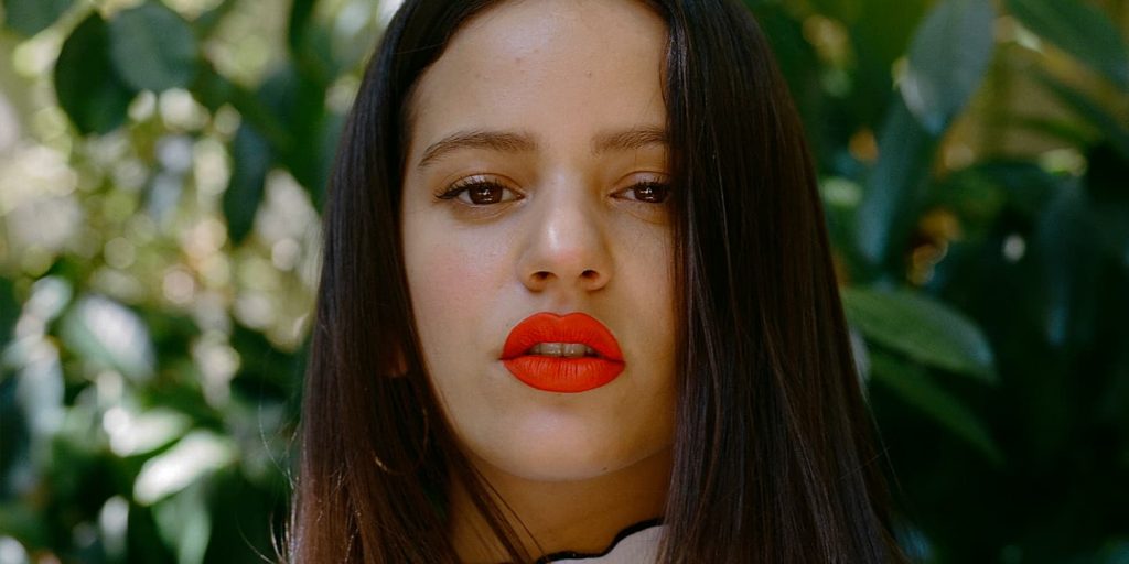 Fans de Rosalía la “cancelaron” por lucir abrigos hechos con piel de cordero y zorro