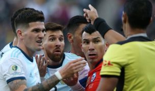 Gary Medel recibe su castigo tras “pechazos” con Lionel Messi