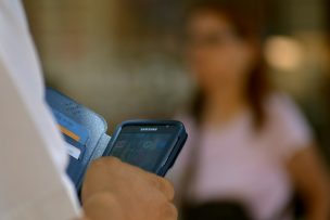 Presentan proyecto de etiquetado en productos tecnológicos para advertir daños