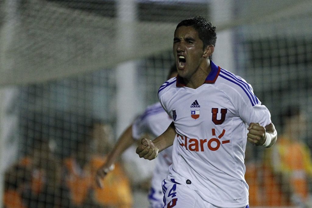 La ‘U’ oficializó fichaje de Osvaldo González con llamativa imagen