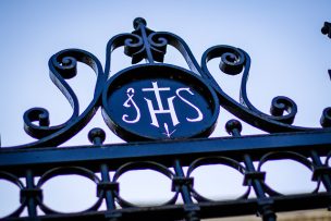 Compañía de Jesús expulsó al sacerdote Jaime Guzmán Astaburuaga por abusos sexuales