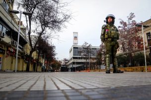 Encapuchados lanzan bombas molotov desde el Instituto Nacional en el día de regreso a clases