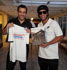 Ronaldinho visitará Chile para realizar clínicas deportivas en octubre