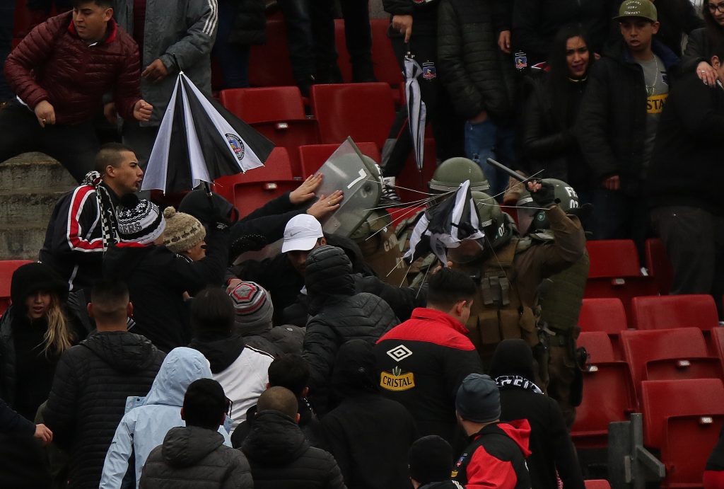 Hinchas de Colo Colo protagonizaron incidentes durante duelo con Barnechea