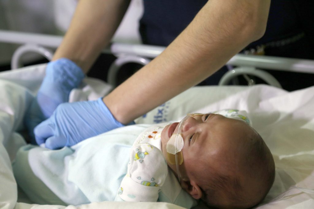 Denuncian colapso de la urgencia pediátrica del Hospital Félix Bulnes