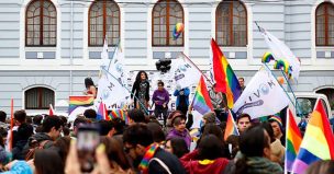 Primera marcha del Día del Orgullo en Valparaíso congregó a 6.000 personas