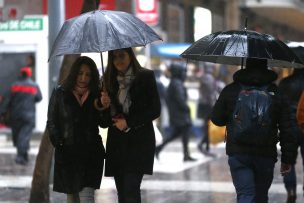 La noche de este domingo llegarían las lluvias a Santiago