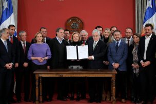 Presidente Piñera promulga ley queda atención preferente a personas mayores y discapacitados en salud