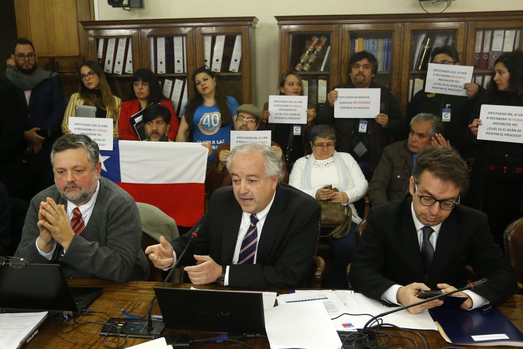 Comisión aprueba legislar proyecto que reduce jornada laboral a 40 horas semanales